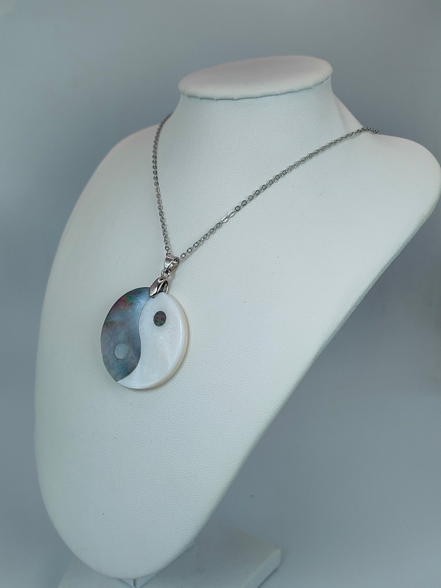 Collana Yin e Yang in Madreperla