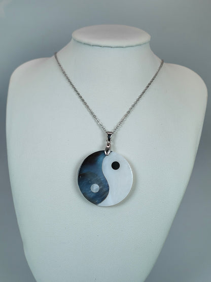 Collana  Yin e Yang in Madreperla