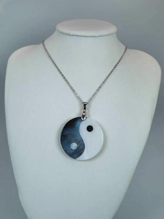 Collana  Yin e Yang in Madreperla